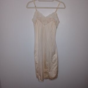 Vintage wonder maid nightgown